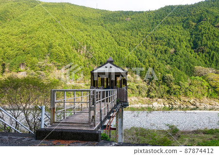 Akiha Dam on the Tenryu River (Hamamatsu City, Shizuoka Prefecture) Akiha Dam on the Tenryu River (Hamamatsu City, Shizuoka Prefecture) 87874412