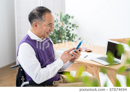 老人輪椅壽命結束 老人輪椅壽命結束 87874694