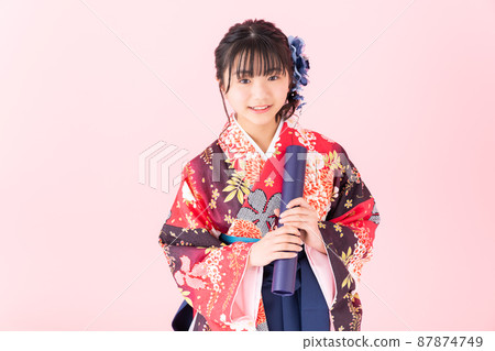 穿著袴的小學生 穿著袴的小學生 87874749