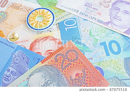 來自世界各地的鈔票的縮影和放在左上角的餃子 來自世界各地的鈔票的縮影和放在左上角的餃子 87875518