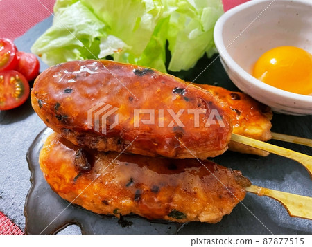 Chicken meatballs eaten with egg yolk 87877515