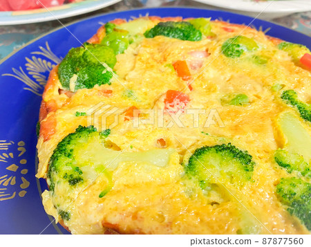 Broccoli and shrimp quiche Broccoli and shrimp quiche 87877560