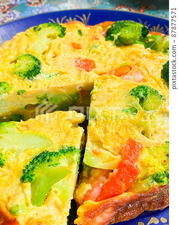Broccoli and shrimp quiche Broccoli and shrimp quiche 87877571