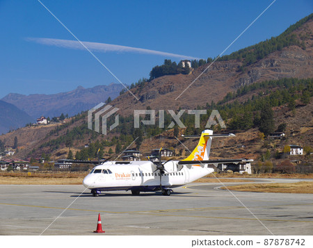 Druk Air 抵達不丹帕羅國際機場 87878742