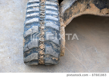 close-up used and dirty Rubber caterpillar bulldozer. Close up Excavator crawler belt in construction site. close-up used and dirty Rubber caterpillar bulldozer. Close up Excavator crawler belt in construction site. 87881863