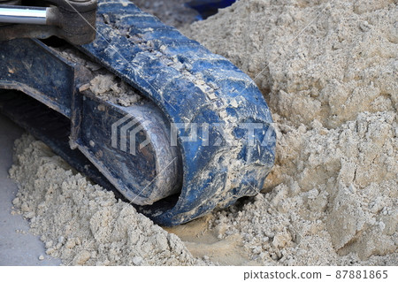 close-up used and dirty Rubber caterpillar bulldozer. Close up Excavator crawler belt in construction site. 87881865