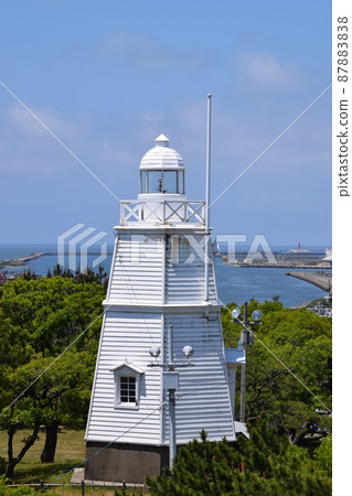 Wooden hexagonal lighthouse in Hiyoriyama Park 87883838