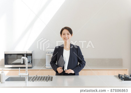房屋銷售人員女性 87886863