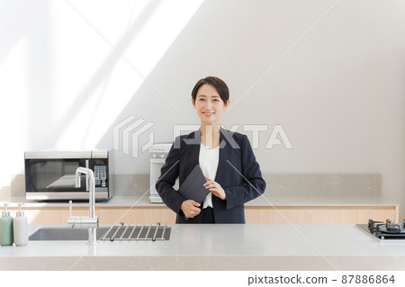 房屋銷售人員女性 87886864