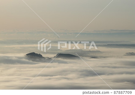 茨城縣足尾山頂的雲海和霞浦 87887709