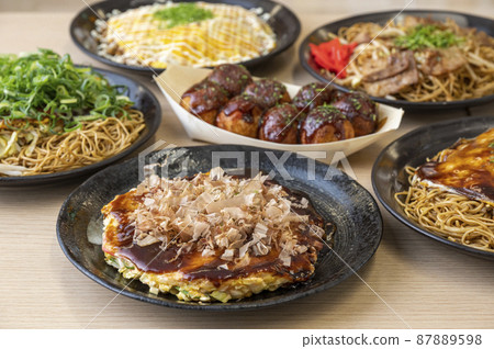 一套粉末狀的御好燒、章魚燒、炒麵 87889598