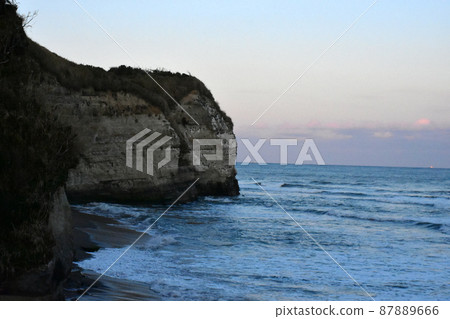Koura Coast at dusk (Onjuku Town, Isumi District, Chiba Prefecture) 87889666