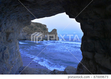 Koura Coast at dusk (Onjuku Town, Isumi District, Chiba Prefecture) Koura Coast at dusk (Onjuku Town, Isumi District, Chiba Prefecture) 87889673
