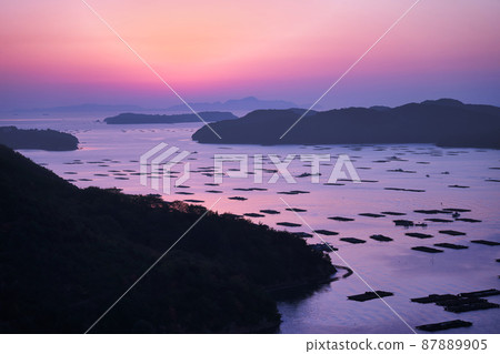 《岡山縣》陽光明媚的日子,蟲上藏子門的黎明風景 《岡山縣》陽光明媚的日子,蟲上藏子門的黎明風景 87889905
