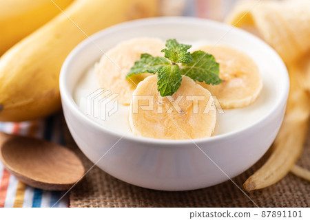 Yogurt with banana in bowl, Healthy eating 87891101