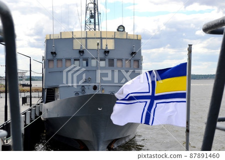 War Concept. Military silhouettes fighting scene on war fog sky background, World War Soldiers Silhouette Below Cloudy Skyline At night. Armored vehicle fight scene. Selective focus War Concept. Military silhouettes fighting scene on war fog sky background, World War Soldiers Silhouette Below Cloudy Skyline At night. Armored vehicle fight scene. Selective focus 87891460