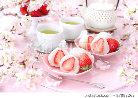 Tea time at Ichigo Daifuku Cherry-blossom viewing at home Tea time at Ichigo Daifuku Cherry-blossom viewing at home 87892262