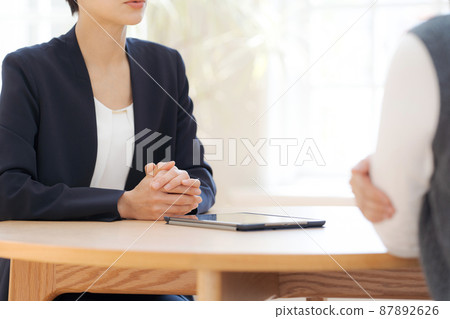 Working women customer service interview consultation Working women customer service interview consultation 87892626