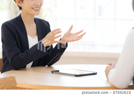 職業女性客服面試諮詢 職業女性客服面試諮詢 87892628