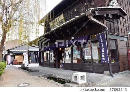 小田原市小田原宿成井交流中心和柳樹 小田原市小田原宿成井交流中心和柳樹 87893343