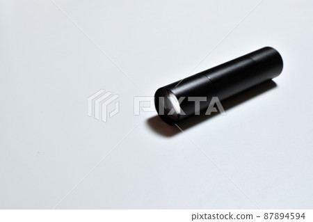 Black flashlight 87894594