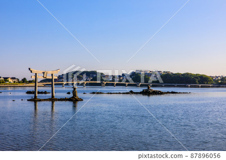 Morning scenery of Mishima water area (Kashiihamakita Park Mishima Shrine) [Higashi-ku, Fukuoka City] 87896056
