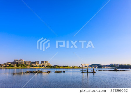 Morning scenery of Mishima water area (Kashiihamakita Park Mishima Shrine) [Higashi-ku, Fukuoka City] 87896062