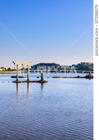 Morning scenery of Mishima water area (Kashiihamakita Park Mishima Shrine) [Higashi-ku, Fukuoka City] 87896070