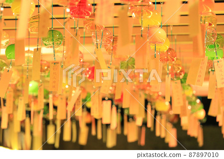 Arahito Shrine at night 87897010