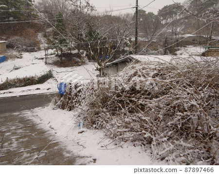 Moon Village. Alley. Gate. Snow Scene. Redevelopment 87897466