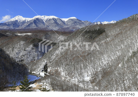 Yatsugatake and Koumi Line in winter 87897740