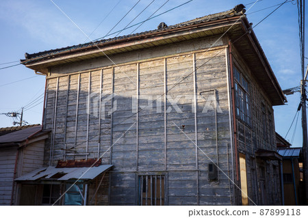 An old and very beautiful building found on Yorishima in Okayama prefecture, Japan An old and very beautiful building found on Yorishima in Okayama prefecture, Japan 87899118