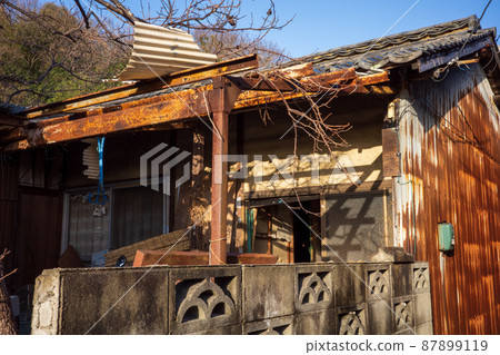An old and very beautiful building found on Yorishima in Okayama prefecture, Japan An old and very beautiful building found on Yorishima in Okayama prefecture, Japan 87899119