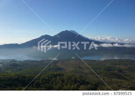 Bali Batur Mountain Trekking Stunning Reflection 87899525