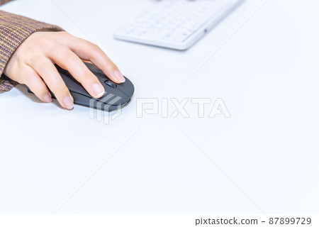 在免費地址辦公室工作的女性的圖像剪輯 在免費地址辦公室工作的女性的圖像剪輯 87899729