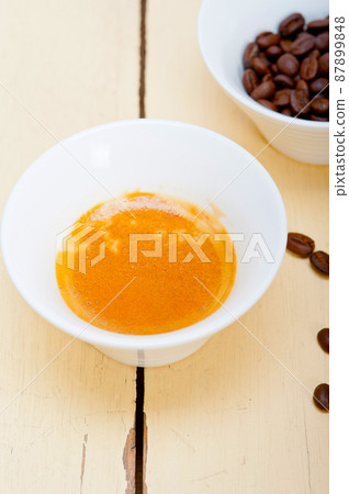 espresso cofee and beans 87899848