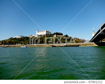 Bratislava Castle seen from the Donau River (Bratislava / Slovakia) 87901212