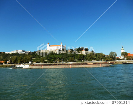 Bratislava Castle seen from the Donau River (Bratislava / Slovakia) 87901214