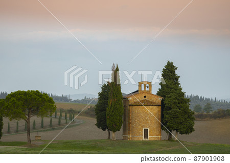 Chapel of the Madonna di Vitaleta, San Quirico d Orcia, Tuscany, Italy 87901908