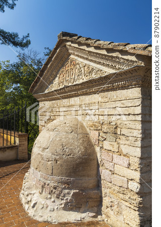 Temple of Clitumnus early medieval church, UNESCO World Heritage Site, Pissignano near Campello sul Clitunnoi, Umbria, Italy Temple of Clitumnus early medieval church, UNESCO World Heritage Site, Pissignano near Campello sul Clitunnoi, Umbria, Italy 87902214