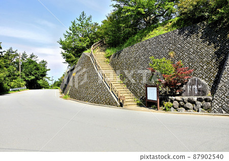 Ashigaratōge, located on the prefectural border between Kanagawa and Shizuoka prefectures 87902540