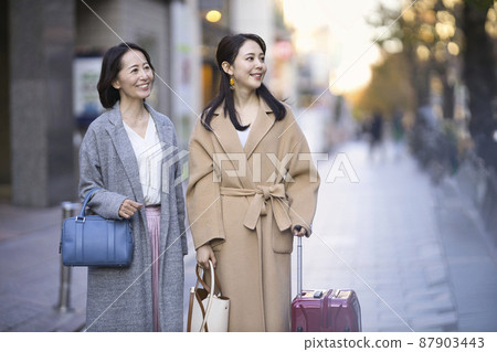 Family trip mother-daughter parent-child image Family trip mother-daughter parent-child image 87903443