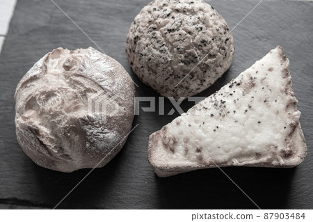 [Sepia] Delicious bread 87903484