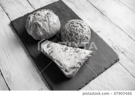 [Sepia] Delicious bread 87903488