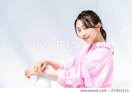 年輕女性的美麗 87903521