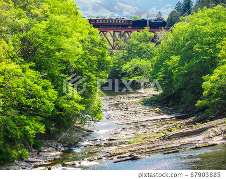 SL Paleo Express crossing the iron bridge of the Yokose River in Chichibu City, Saitama Prefecture SL Paleo Express crossing the iron bridge of the Yokose River in Chichibu City, Saitama Prefecture 87903885