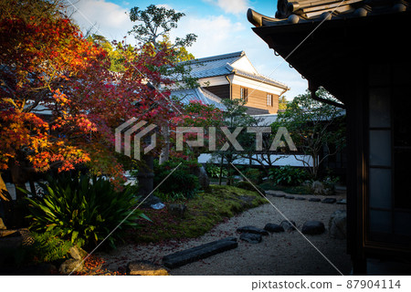 Exterior of Japanese-style architecture Exterior of Japanese-style architecture 87904114