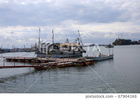 A ship that stops in Tomonoura Bay A ship that stops in Tomonoura Bay 87904168