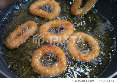 Fried onion rings Fried onion rings 87904425