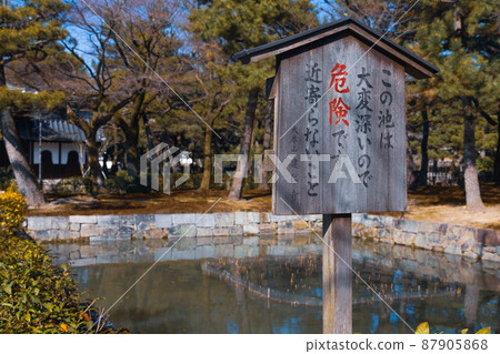 建仁寺境內的危險招牌“京都觀光” 建仁寺境內的危險招牌“京都觀光” 87905868